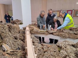 Visita Afiliados De La ONCE Al Belén Inclusivo Instalado En La Escuela Politécnica De Cáceres