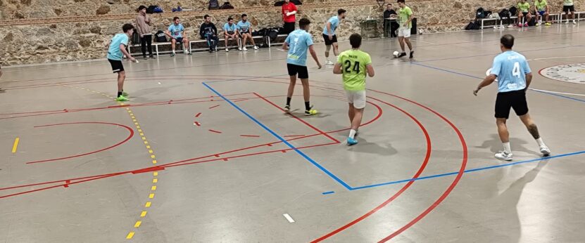 Jugadores en un partido de fútbol sala en Plasencia