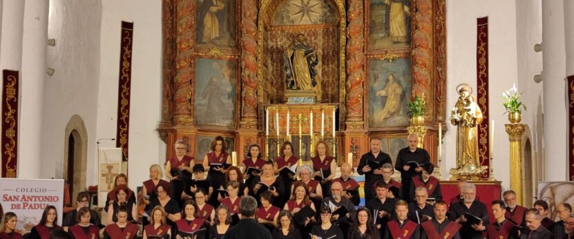 Coro De La UEx Y Ziryab en el concierto inaugural de los los XXVI Cursos de Verano en la Iglesia de Santo Domingo de Cáceres
