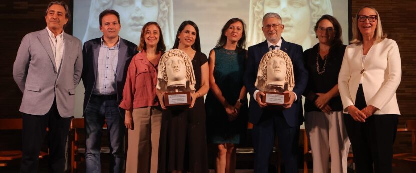 Foto grupal en la gala de entrega del Premio Internacional Genio Protector de la Colonia Augusta Emérita