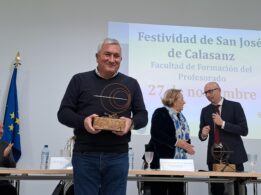 José Manuel Albuquerque Sánchez Recoge La Distinción Por Jubilación