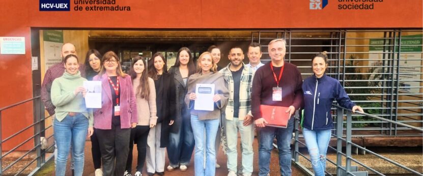 Foto De Grupo Con El Plan De Igualdad De La Fundación Universidad Sociedad