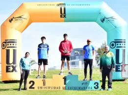 Podium masculino I Cross Solidario UEx Viewnext