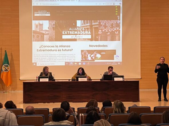 Pilar Izquierdo presenta las Becas Adelantex