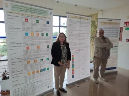 Beatriz Mateos Y Felipe Leco En La Exposición Sobre La Vinculación De Los Estudios Y Los ODS