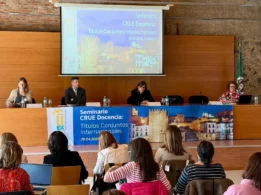 Mesa Presidencial En Un Momento Del Seminario CRUE Docencia En Cáceres