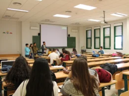Profesores dando clases en la UEx