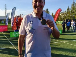 José Luis Patiño con la medalla de oro