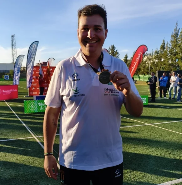 José Luis Patiño con la medalla de oro