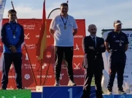José Luis Patiño en el pódium de tiro con arco