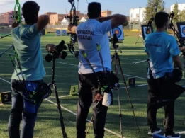 José Luis Patiño en su ejercicio de tiro con arco en los CEU de Huelva