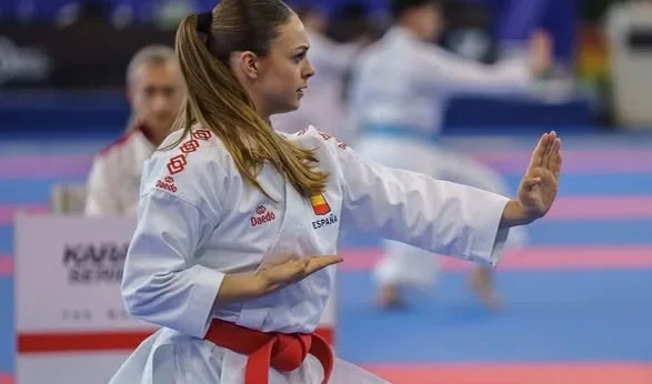 Alba Martín practicando Kata
