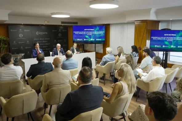 Presentación del Convenio Entre Consejo Social Y Cámara Badajoz