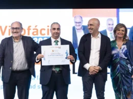 Agustín Franco recoge El Premio Vivofácil