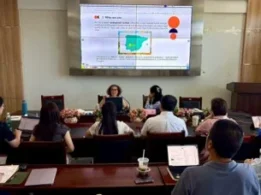 Reunión en la Facultad de Lenguas Extranjeras