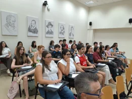 Estudiantes que asisten al curso de verano Guerra Civil