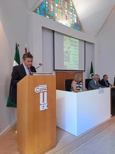 Intervención del decano José Manuel Hernández Mogollón