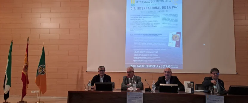 Acto inaugural del Día de la Paz en la Facultad de Filosofía y Letras